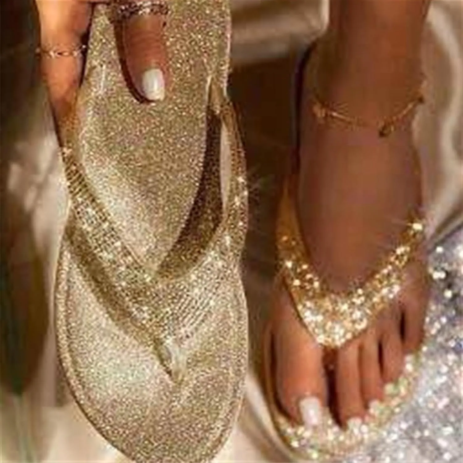 Beach Slippers for Women - Summer Fancy Style Rhinestone-Design Open Toe Herringbone Slippers, Bling-Bling Flat Beach Sandals Flip Flops