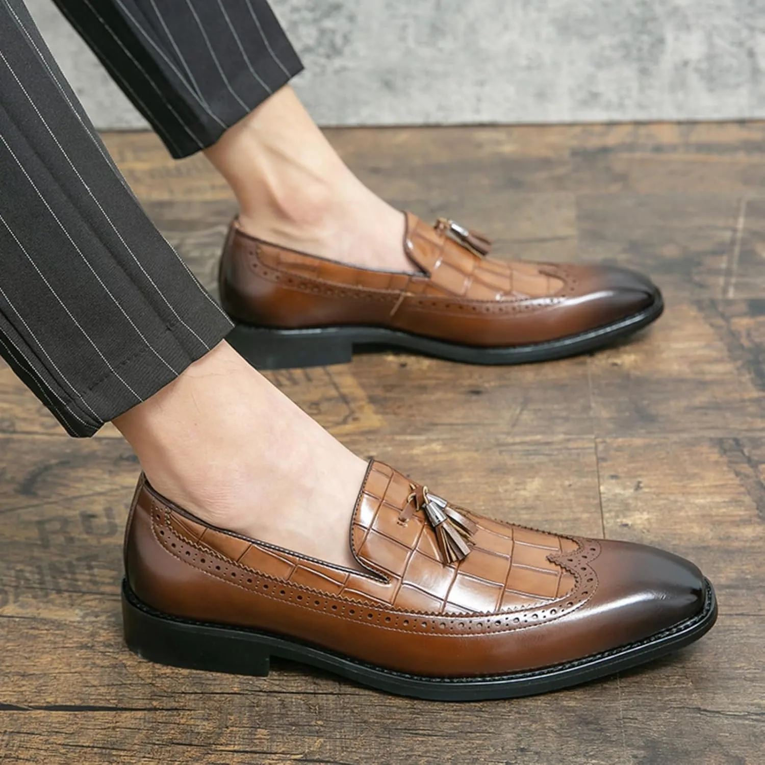 Men Loafer Dress Shoes Multicolor Brogues with Tassels Patchwork Two Tone Color Matching Punched Toe Men's Loafers & Slip-Ons Penny Brown Black