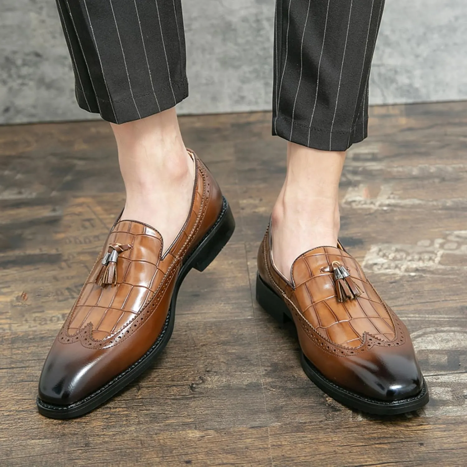 Men Loafer Dress Shoes Multicolor Brogues with Tassels Patchwork Two Tone Color Matching Punched Toe Men's Loafers & Slip-Ons Penny Brown Black
