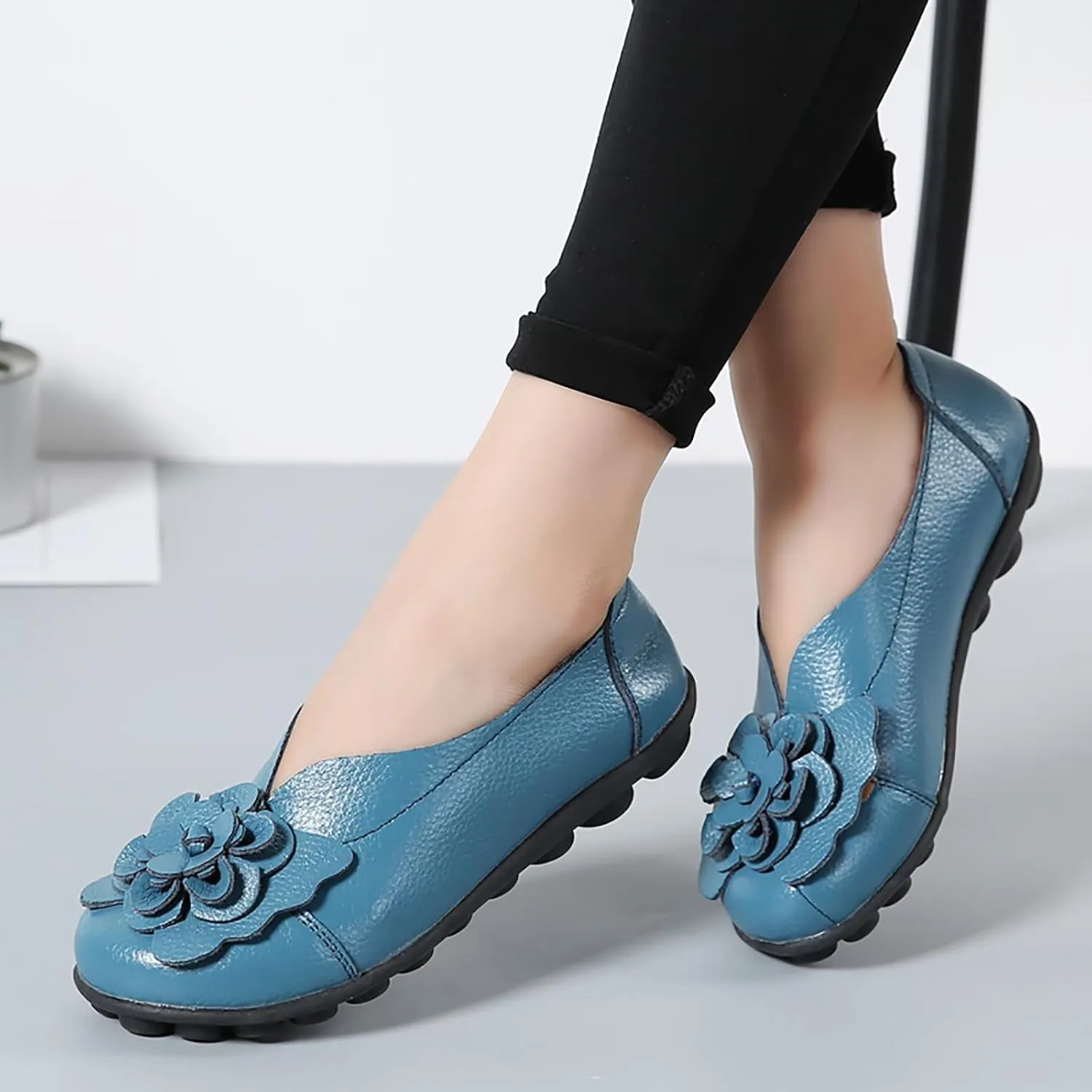 Slip on Loafers for Women Leather Flowers Loafers Comfortable Walking Work Flats Shoes Lightweight Soft Sole Flat Shoes Round Toe Summer Shoe