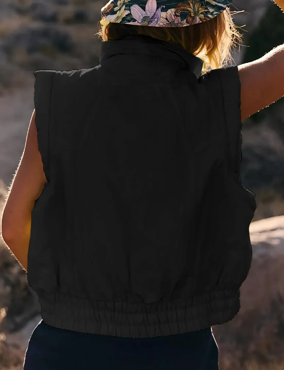 Women's Cropped Puffer Vest Lightweight Button Down Stand Collar Sleeveless Padded Gilet with Pockets