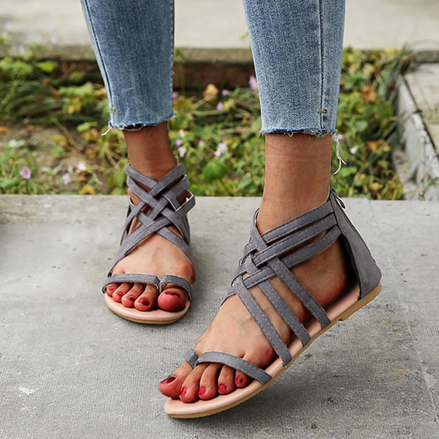 Women's Flat Sandals Gladiator Strap Flat Sandals Dressy Summer Breathable Clip Toe Thong Cross Strappy Shoes Back Zipper Roman Comfy Womens Sandals